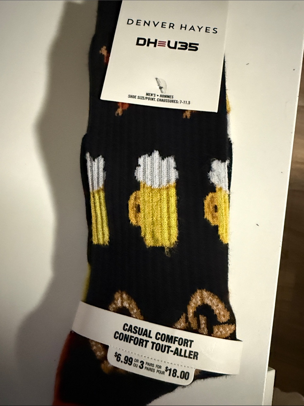 78.Denver Hayes Black Crew Socks with Yellow & White Beer Mug Pattern NWT 7-11.5